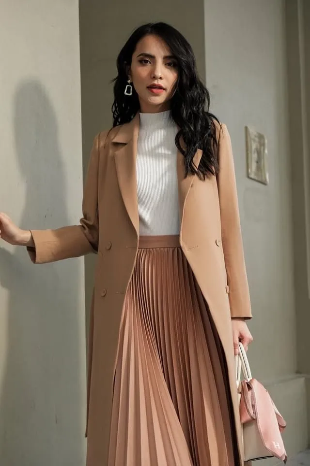 The Coverage Advantage: How Modest Dressing Creates the Illusion of Height, Proportion, and Effortless Polish