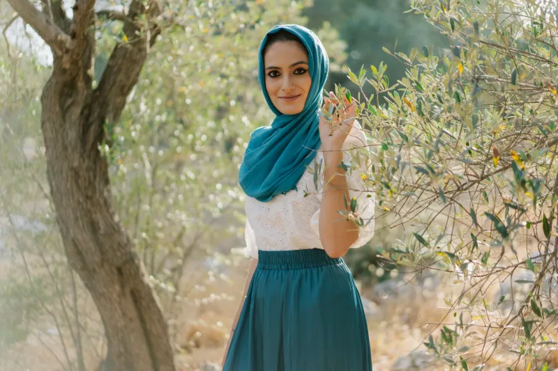 Pockets with Principle: How to Find and Style Functional Pockets in Elegant Modest Clothing